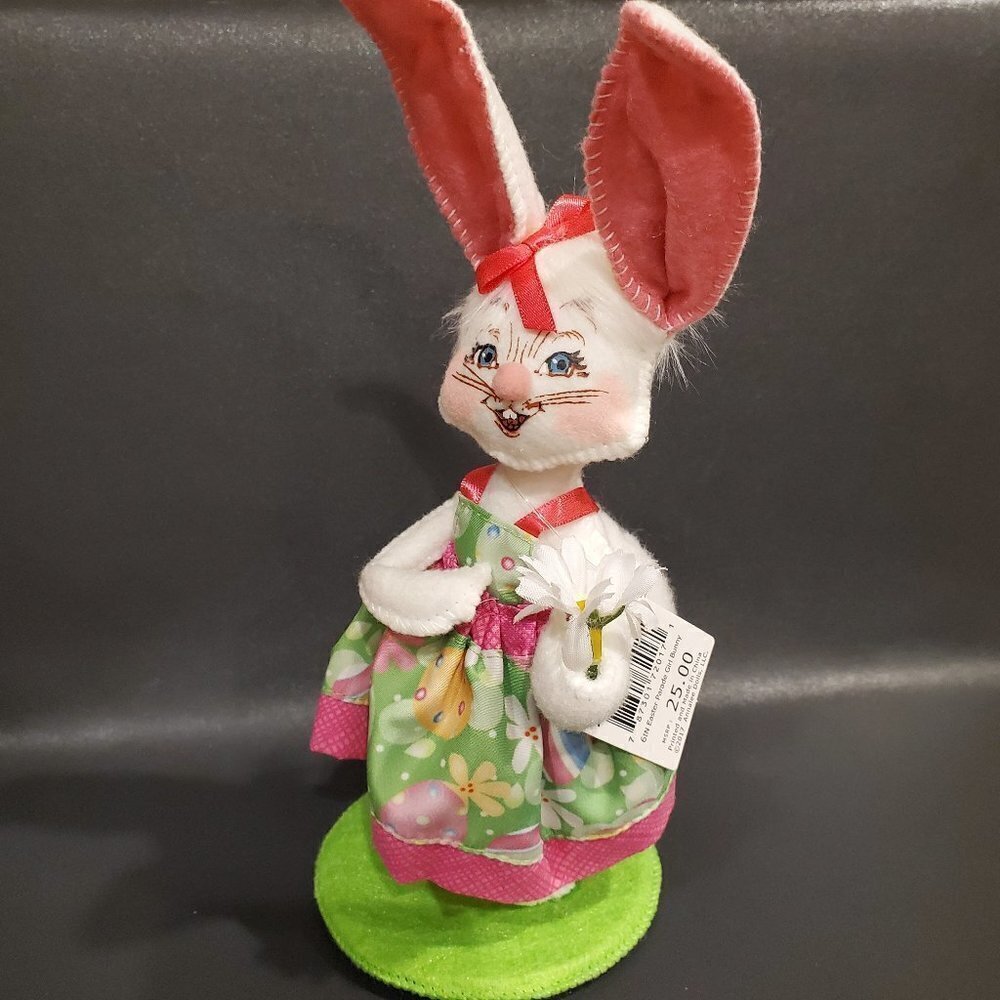 NWT Annalee Easter Parade Bunny Doll Girl Spring 2017 with flower‎